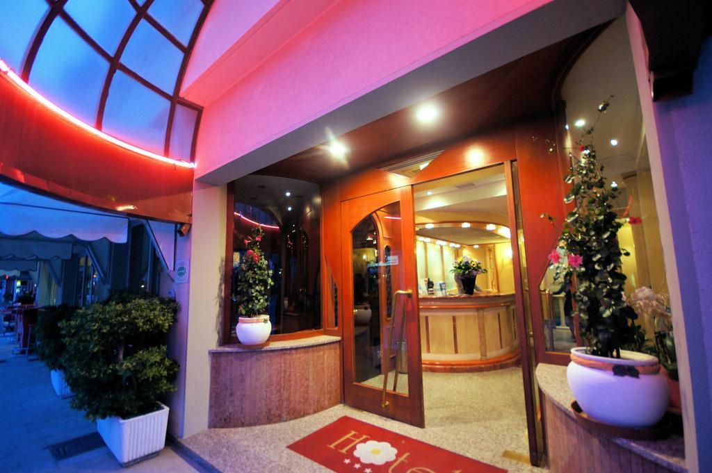 Hotel Margherita Лидо-ди-Езоло Экстерьер фото