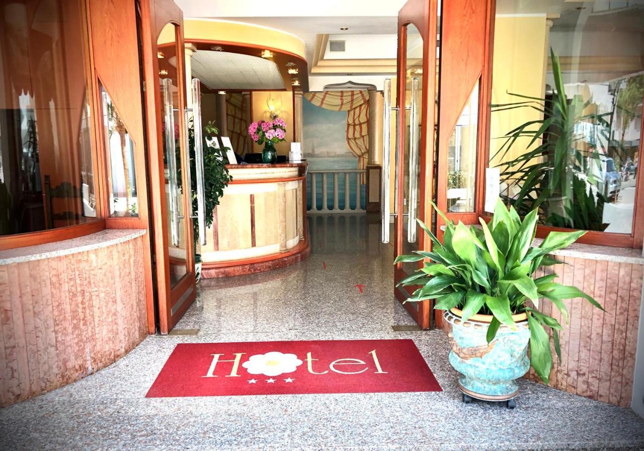 Hotel Margherita Лидо-ди-Езоло Экстерьер фото