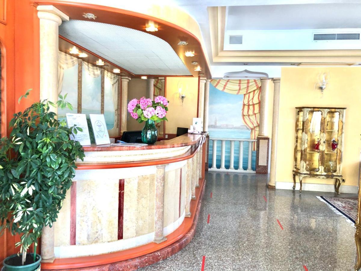 Hotel Margherita Лидо-ди-Езоло Экстерьер фото